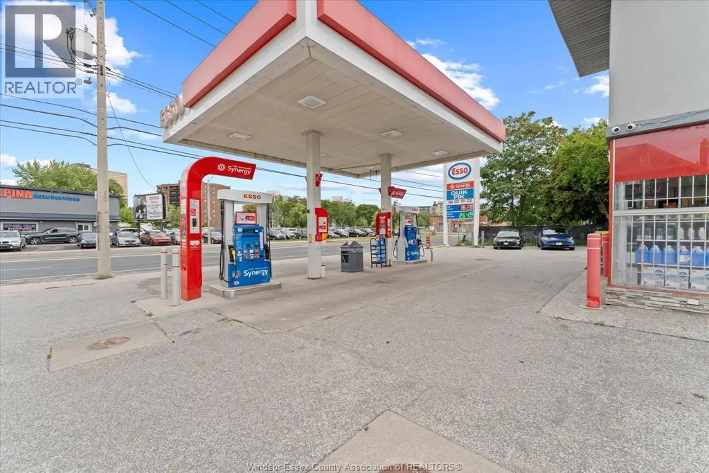 3511 Wyandotte