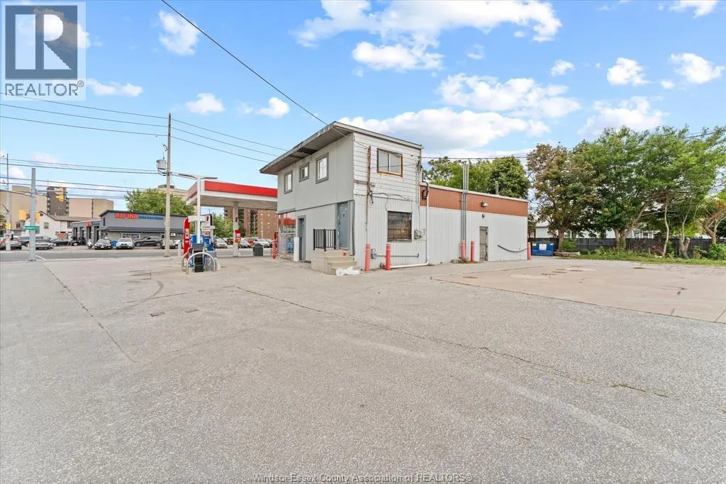 3511 Wyandotte