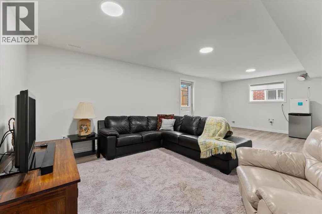 392 CYPRESS LANE