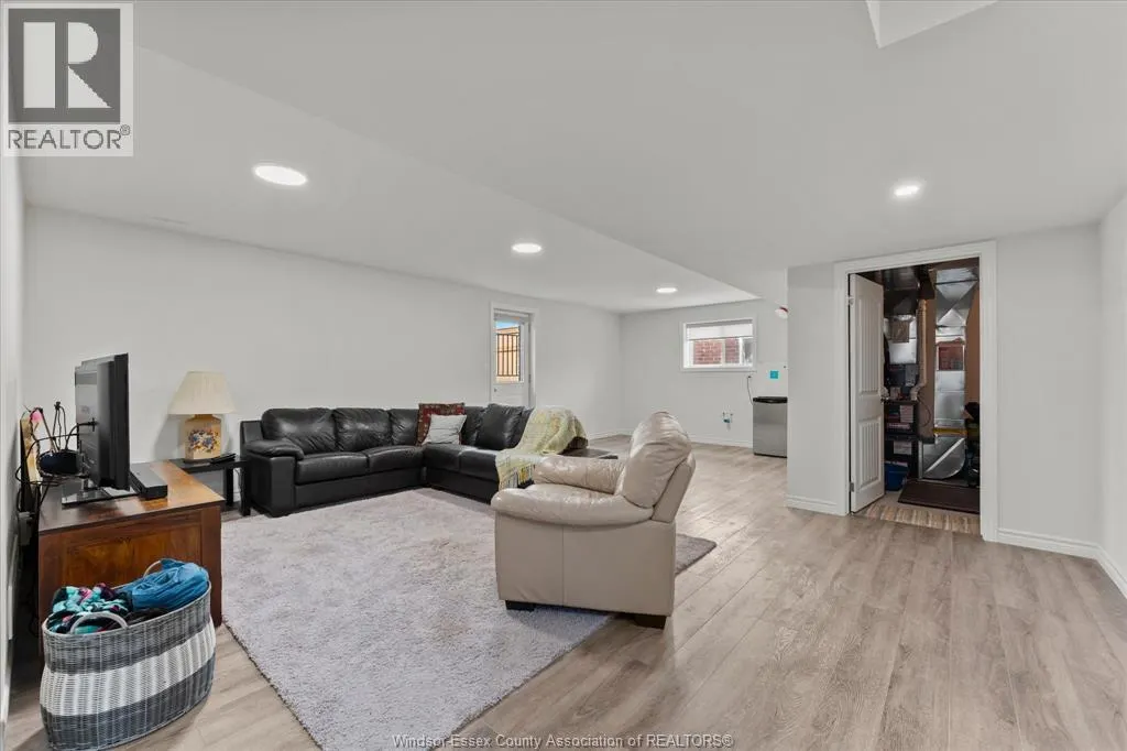 392 CYPRESS LANE
