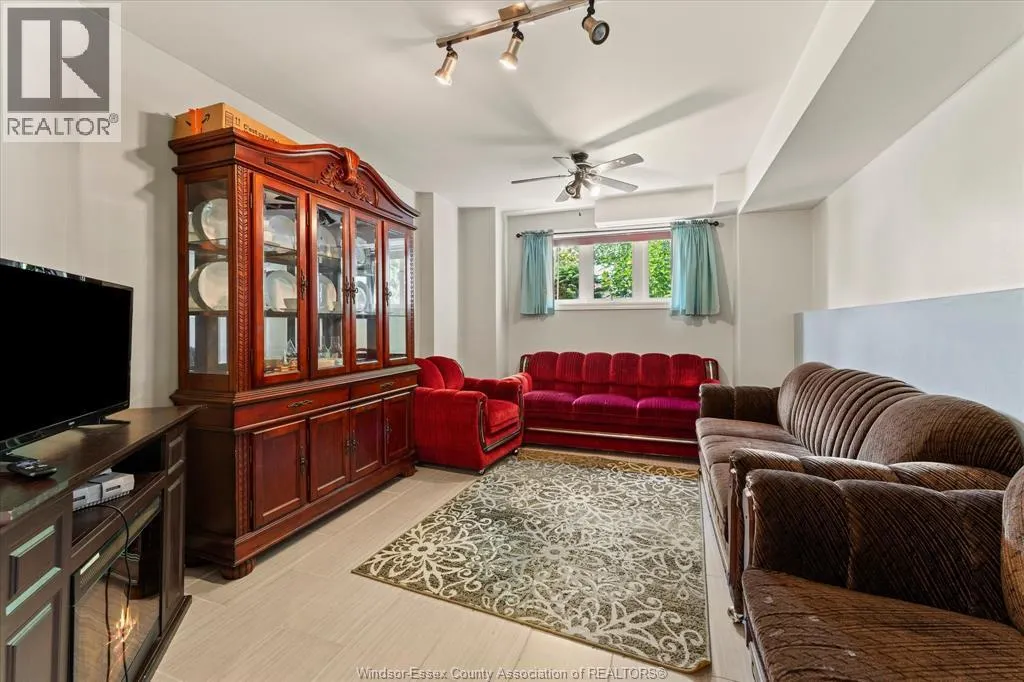 844 COTTAGE GROVE