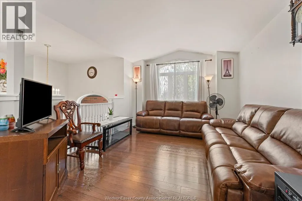 844 COTTAGE GROVE