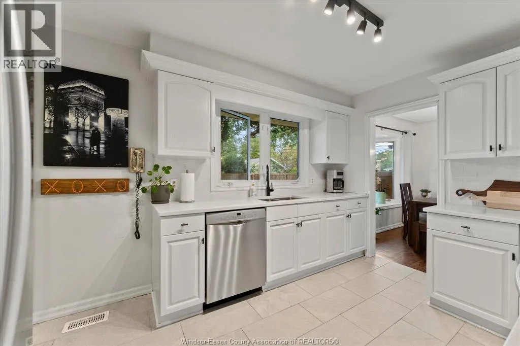 3425 Roxborough BOULEVARD