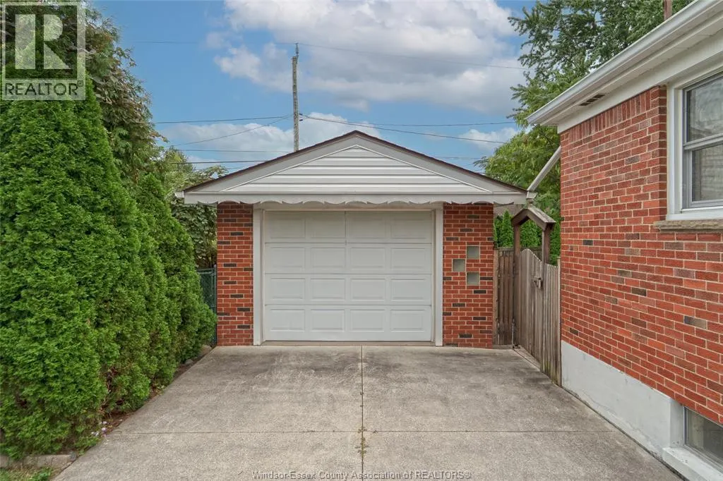 1051 Grand Marais ROAD West