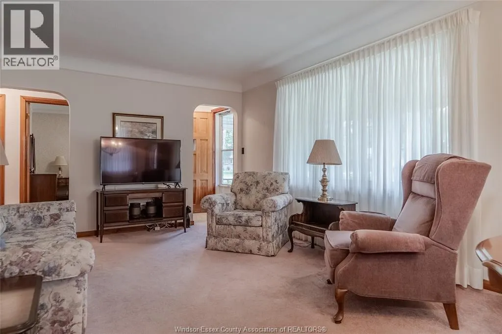 1051 Grand Marais ROAD West
