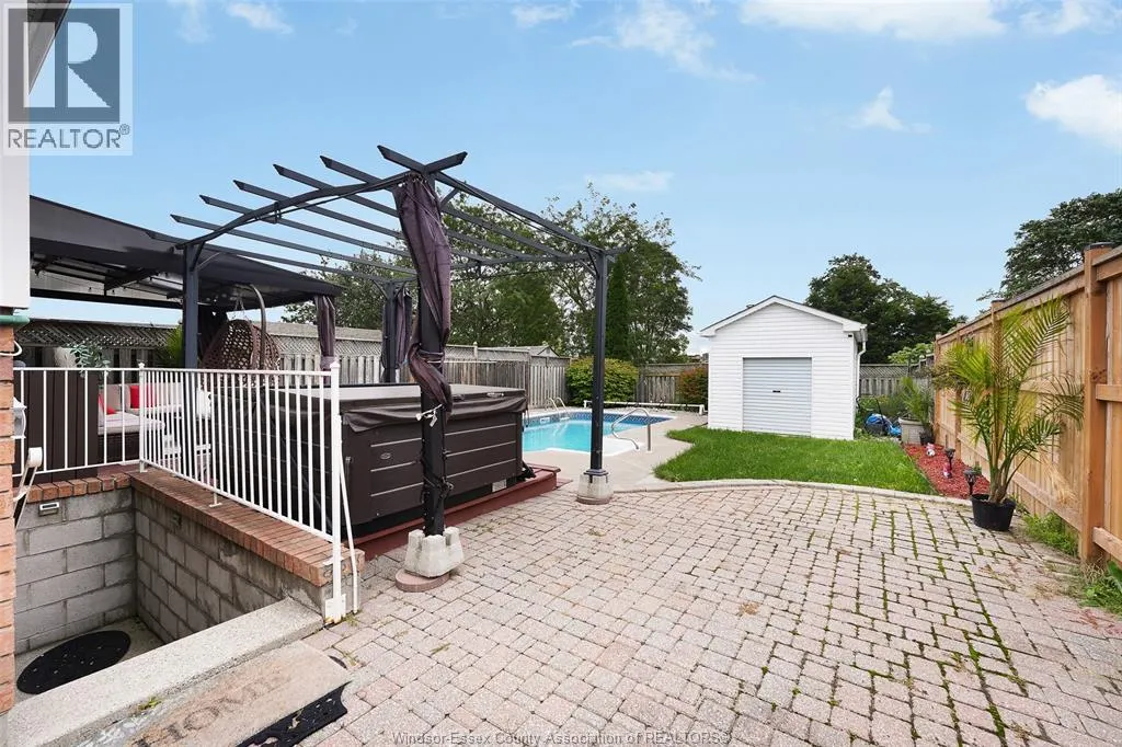 12589 HORWOOD CRESCENT