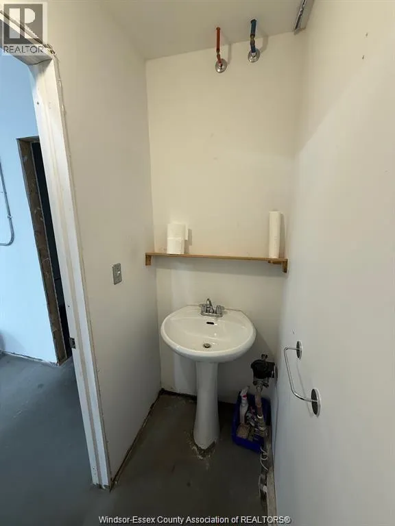 357 QUEEN STREET Unit# V/L + SHOP + GARAGE