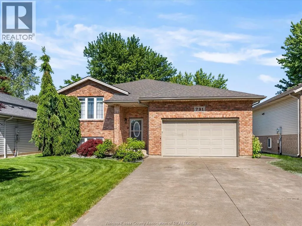 791 HELENA CRESCENT