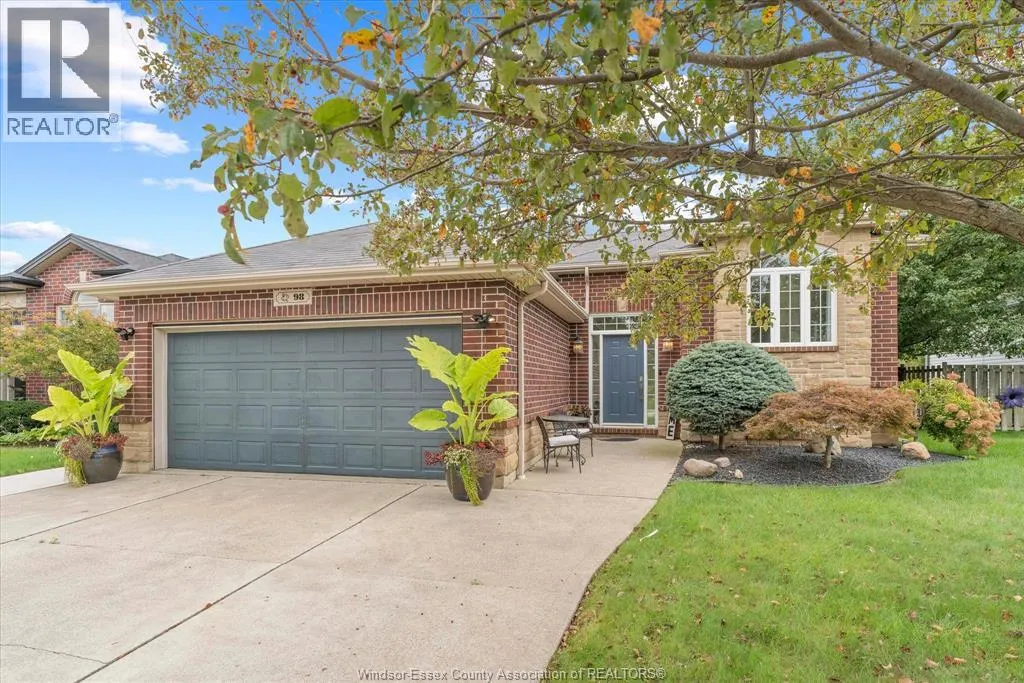 98 HAZEL CRESCENT