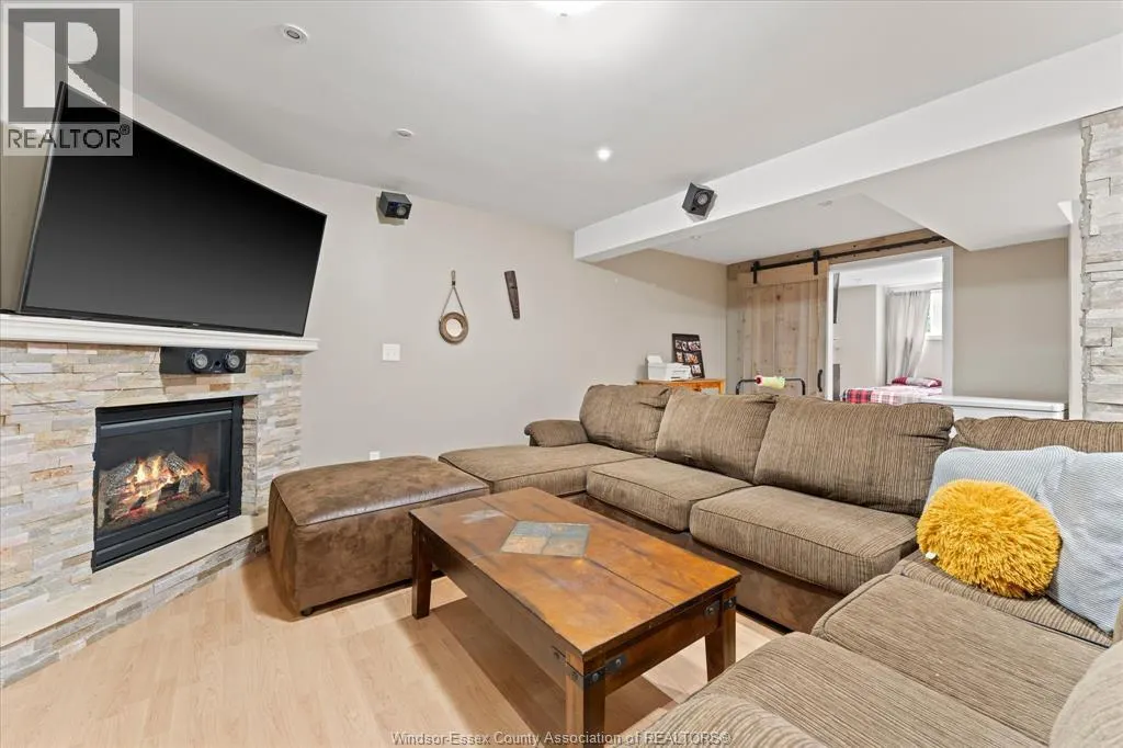 98 HAZEL CRESCENT