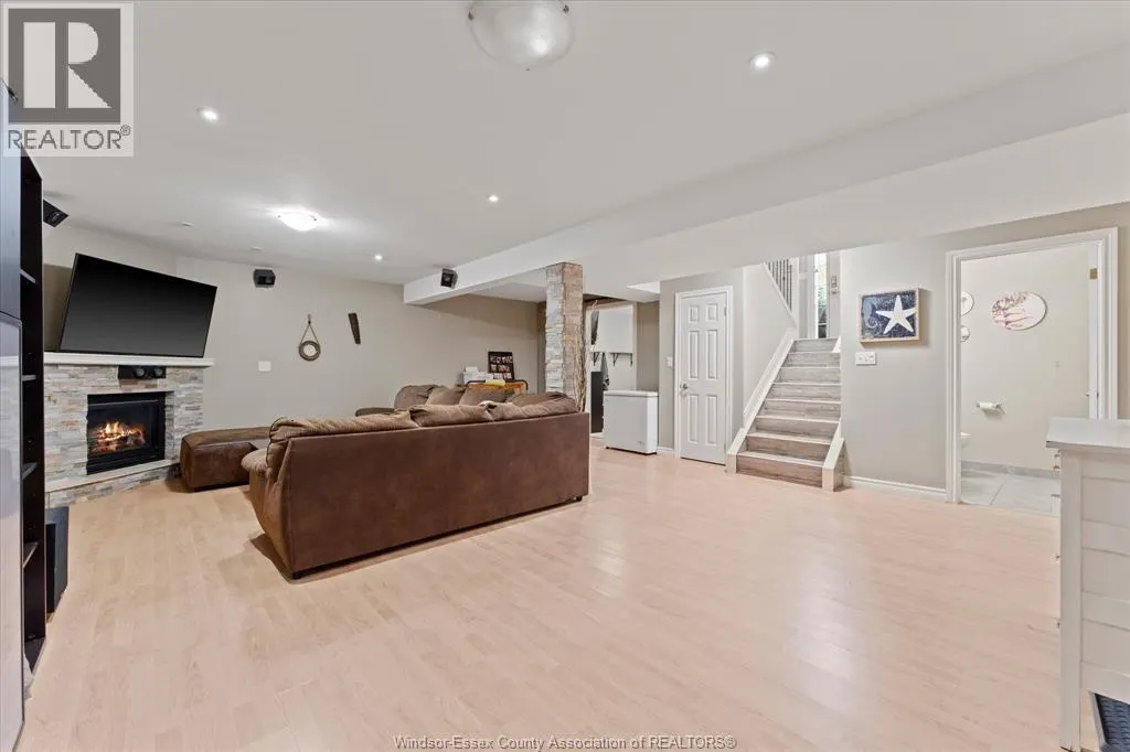 98 HAZEL CRESCENT