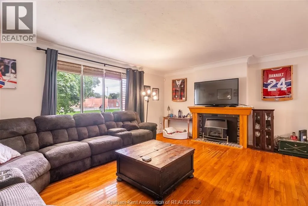 591 King STREET West