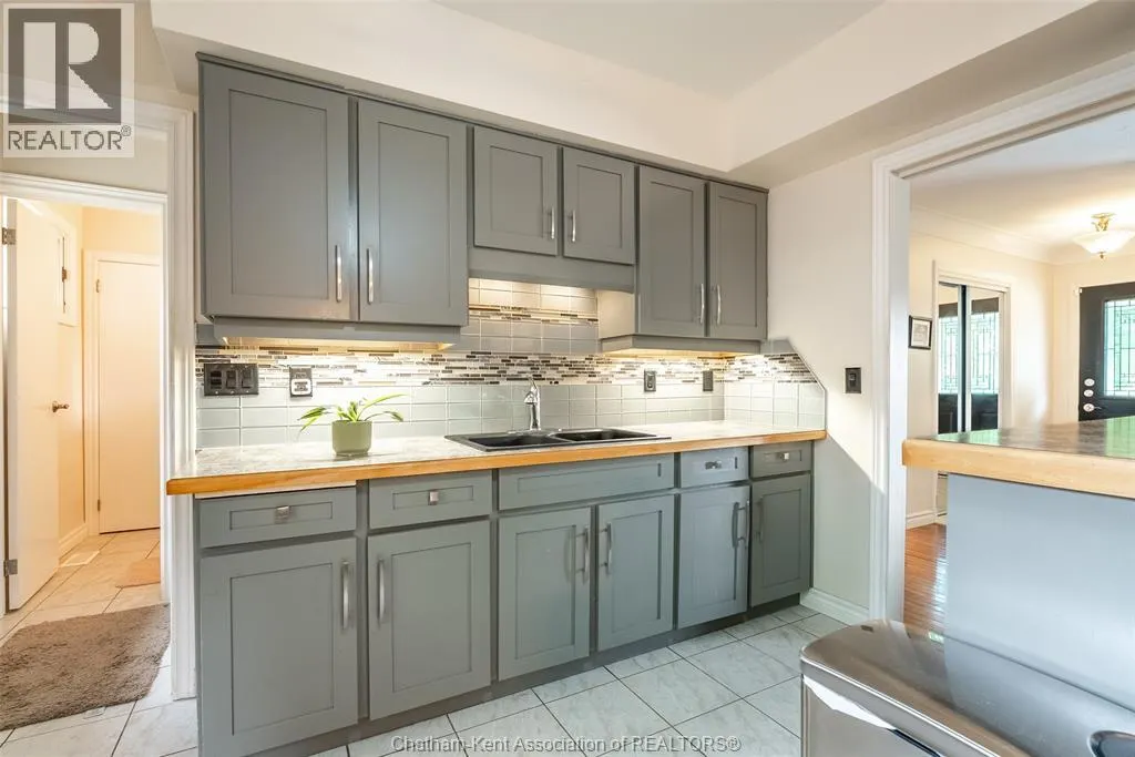 591 King STREET West