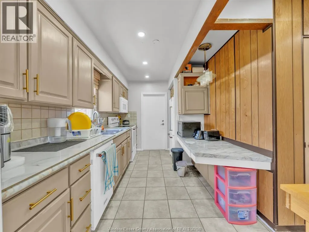 3551 DOMINION BOULEVARD