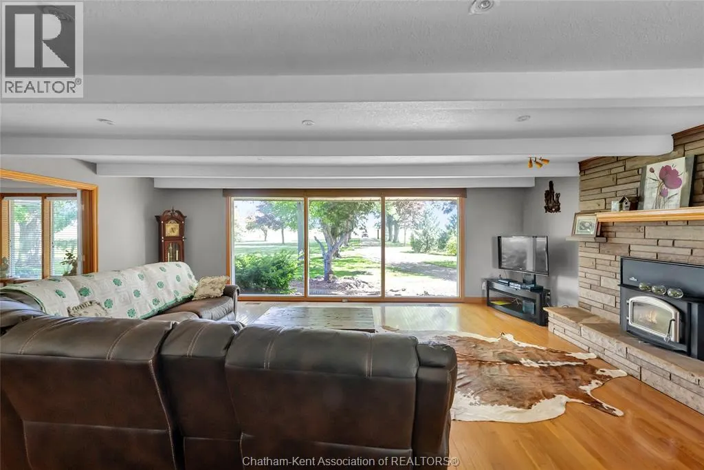 20928 Victoria ROAD