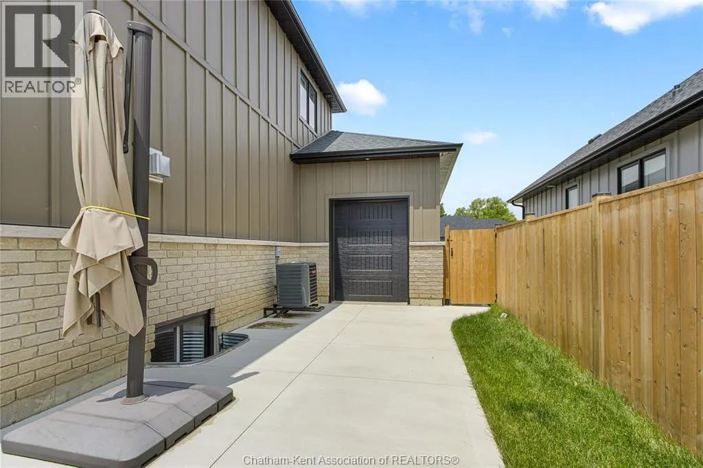 42 ROSEWOOD CRESCENT