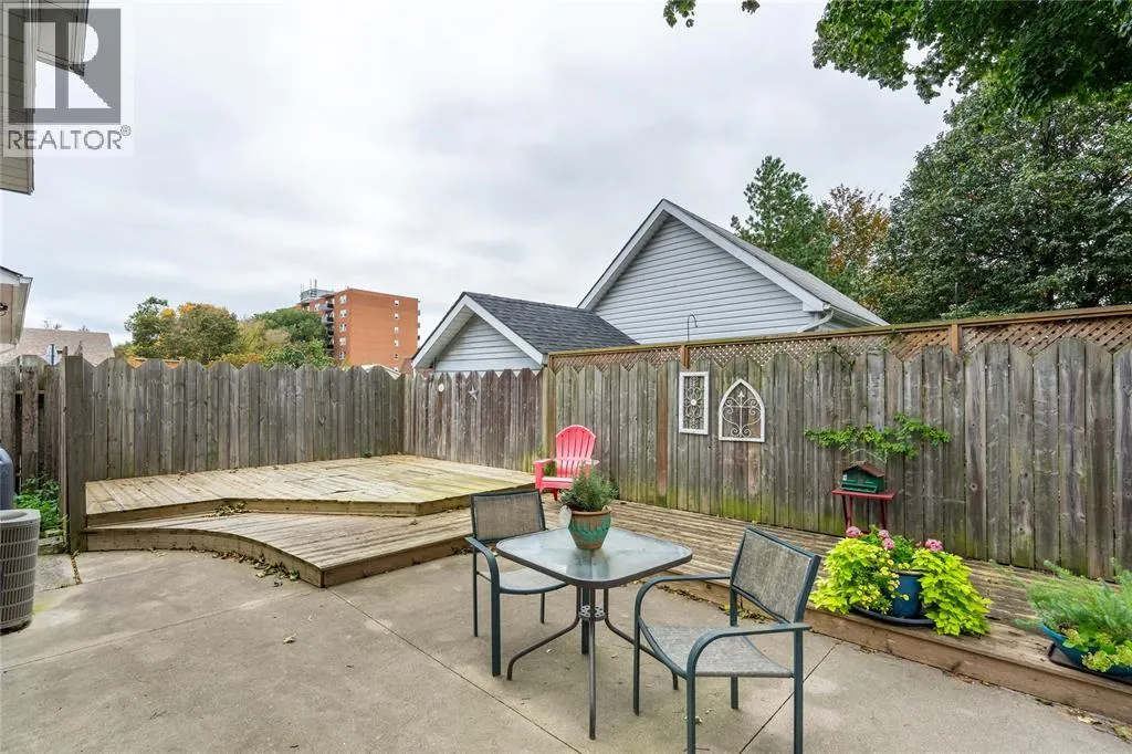 266 MACKENZIE STREET North