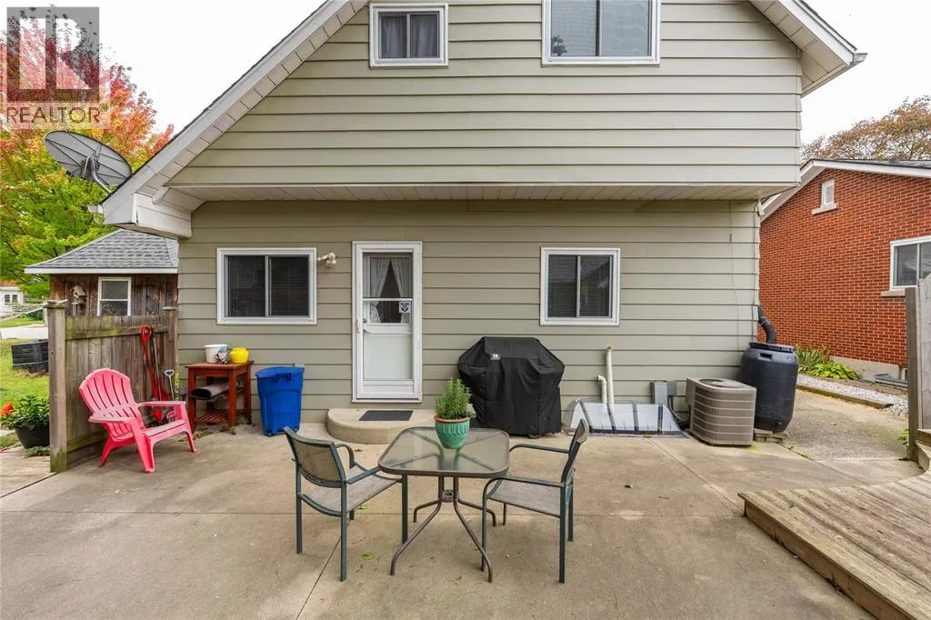 266 MACKENZIE STREET North