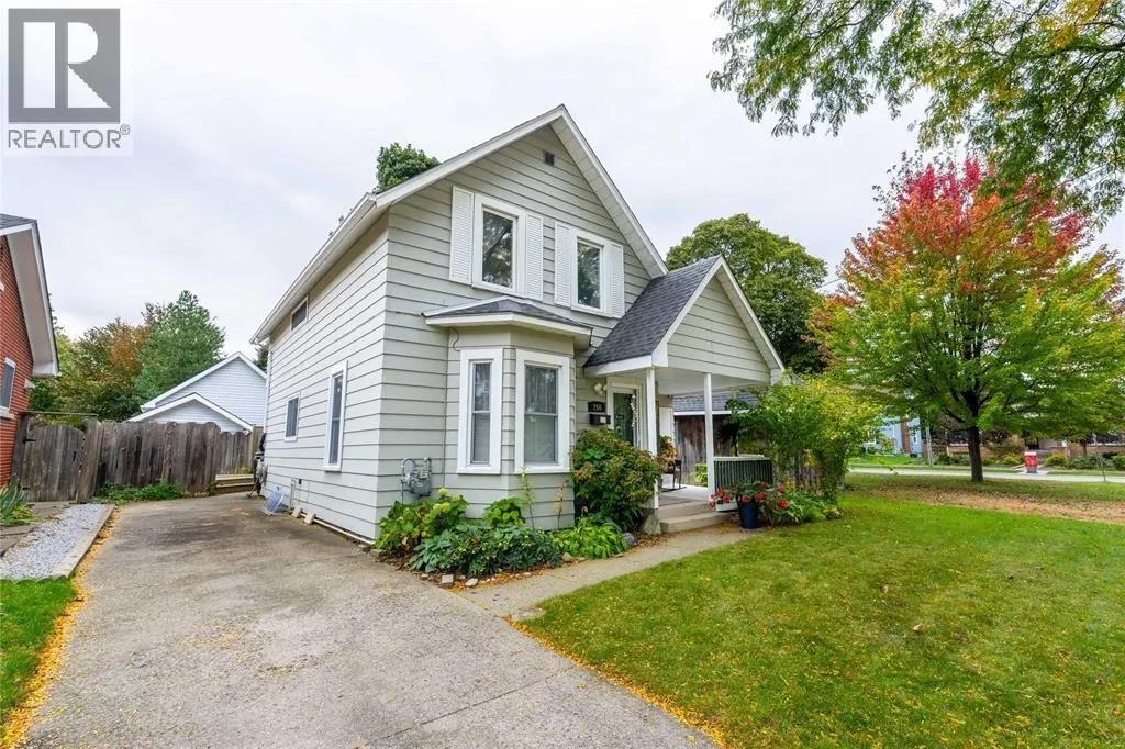 266 MACKENZIE STREET North