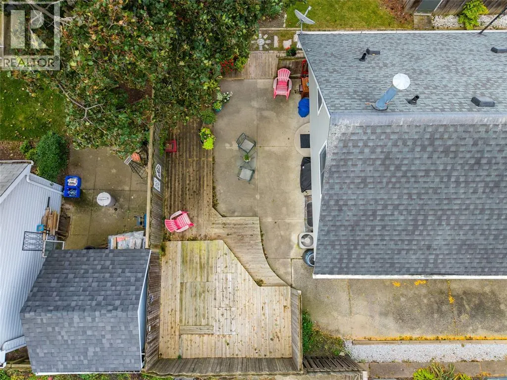 266 MACKENZIE STREET North