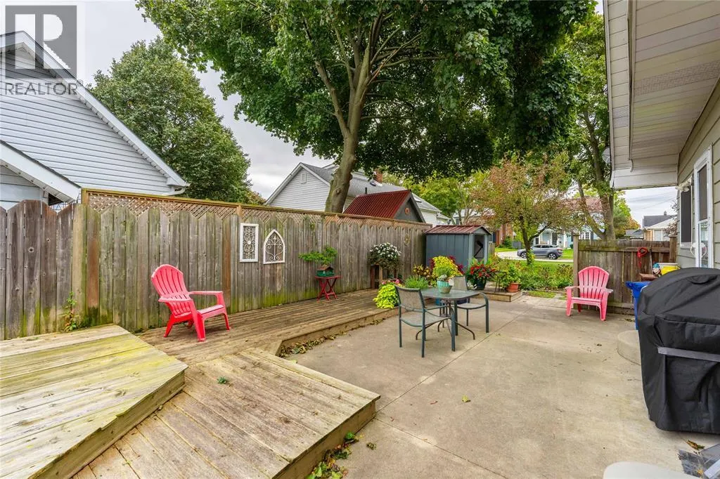 266 MACKENZIE STREET North