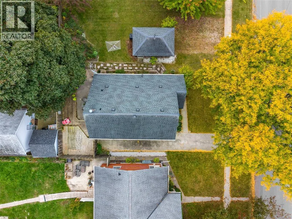 266 MACKENZIE STREET North