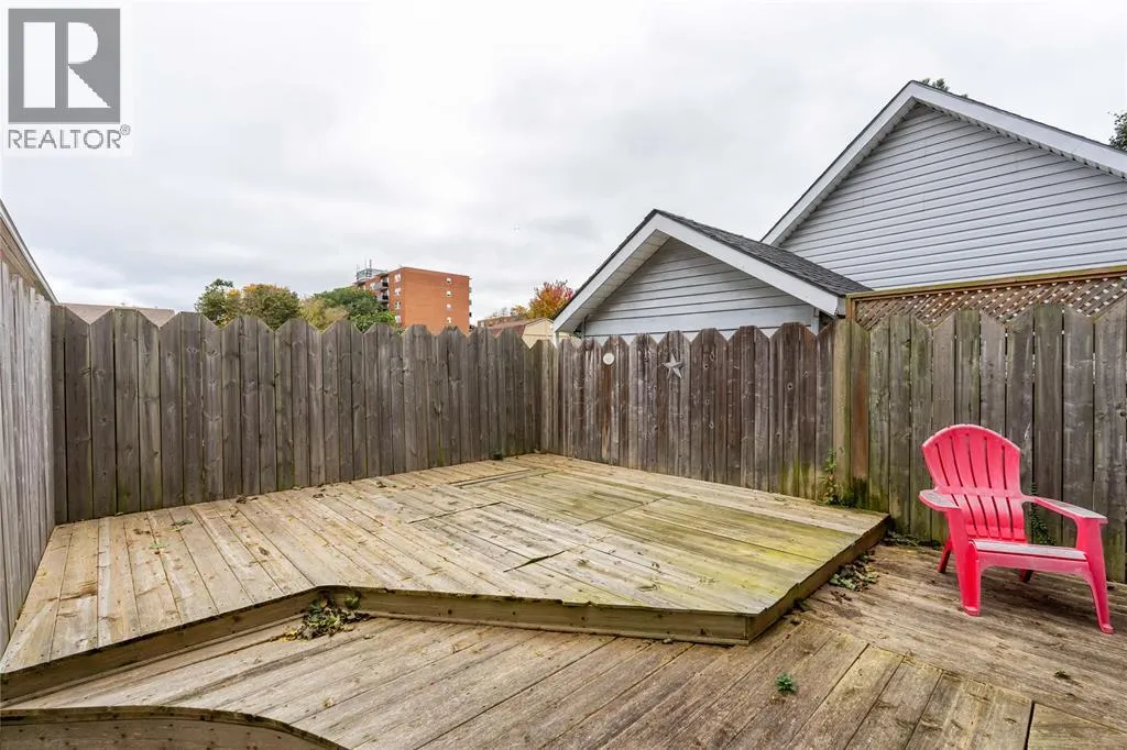266 MACKENZIE STREET North