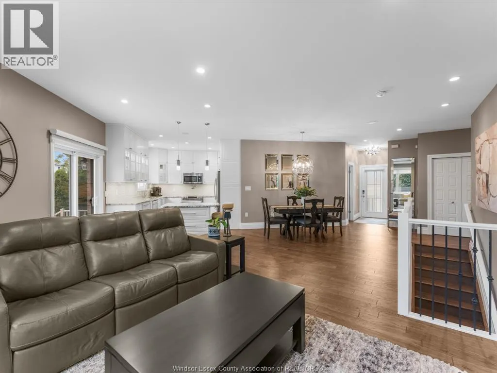 28 Mettawas LANE