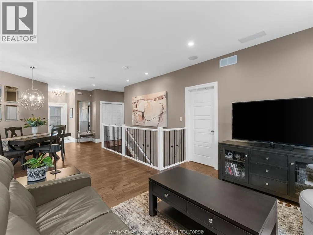 28 Mettawas LANE