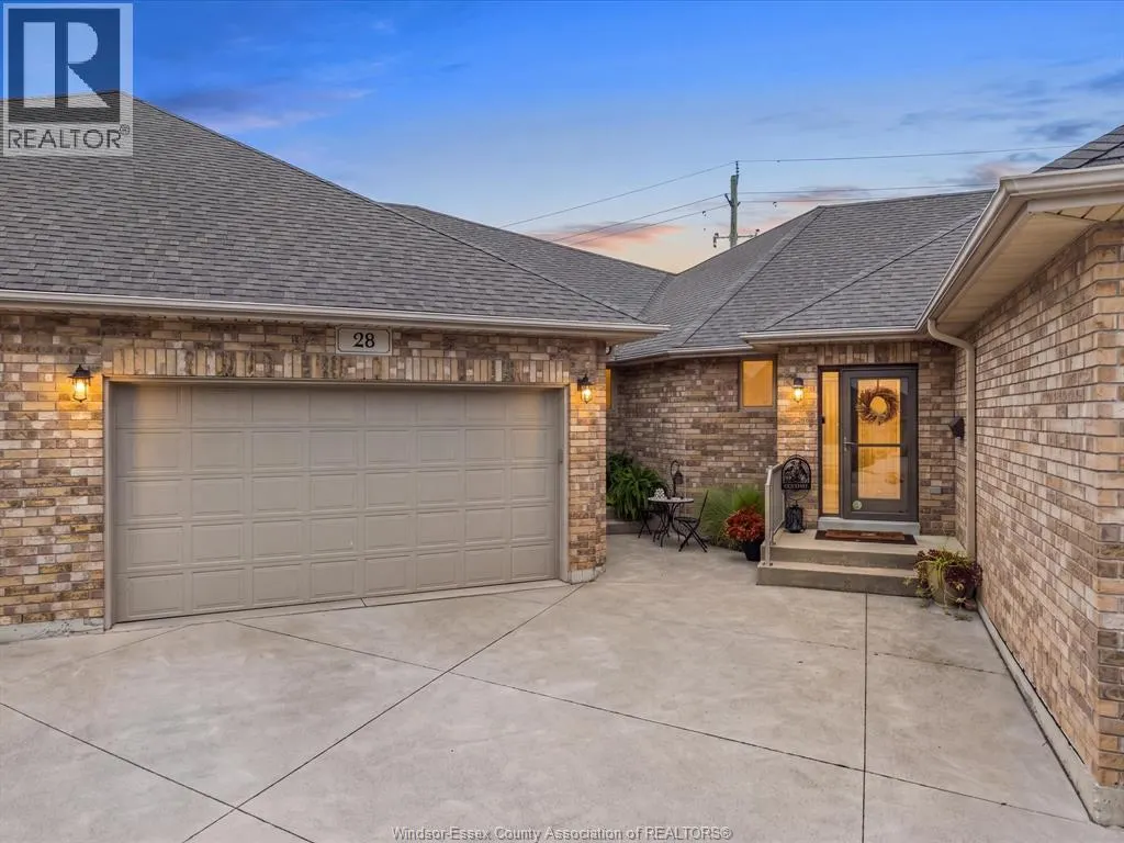 28 Mettawas LANE