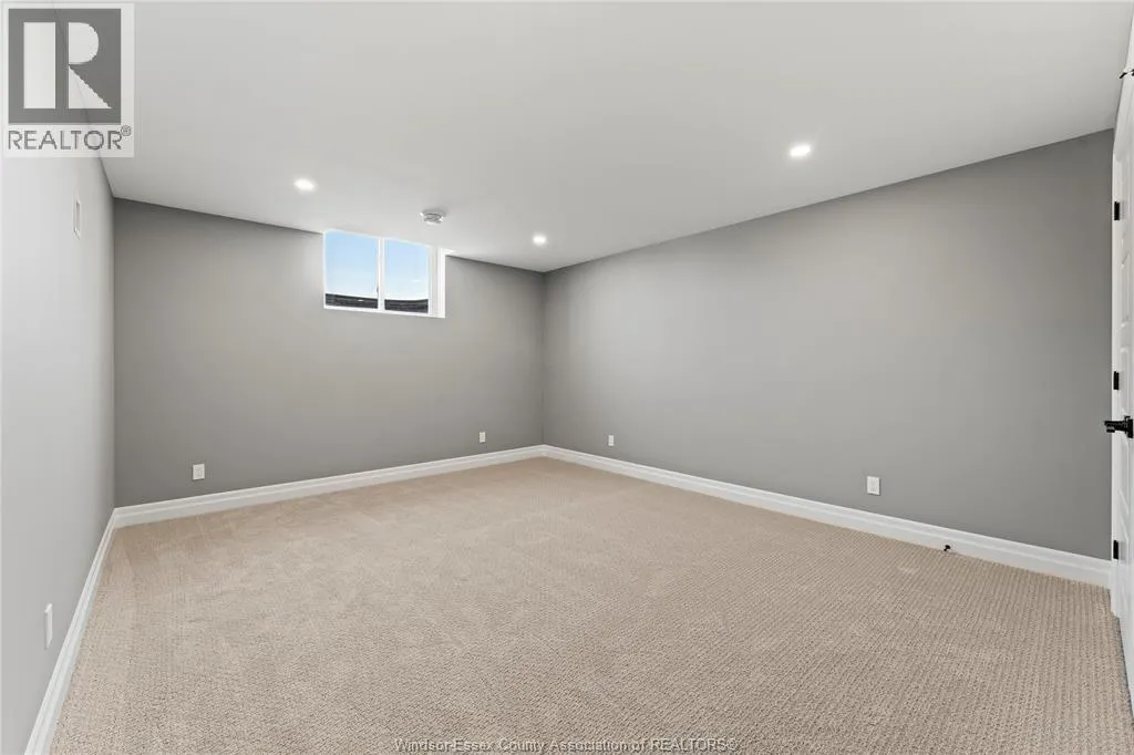 60 Redwood AVENUE