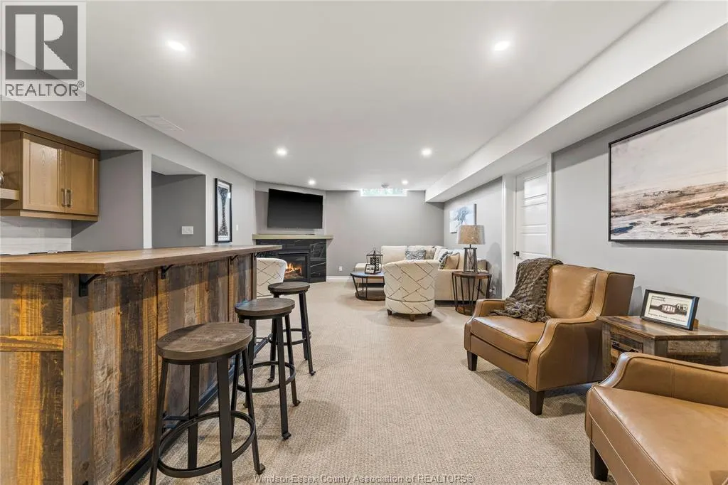 60 Redwood AVENUE
