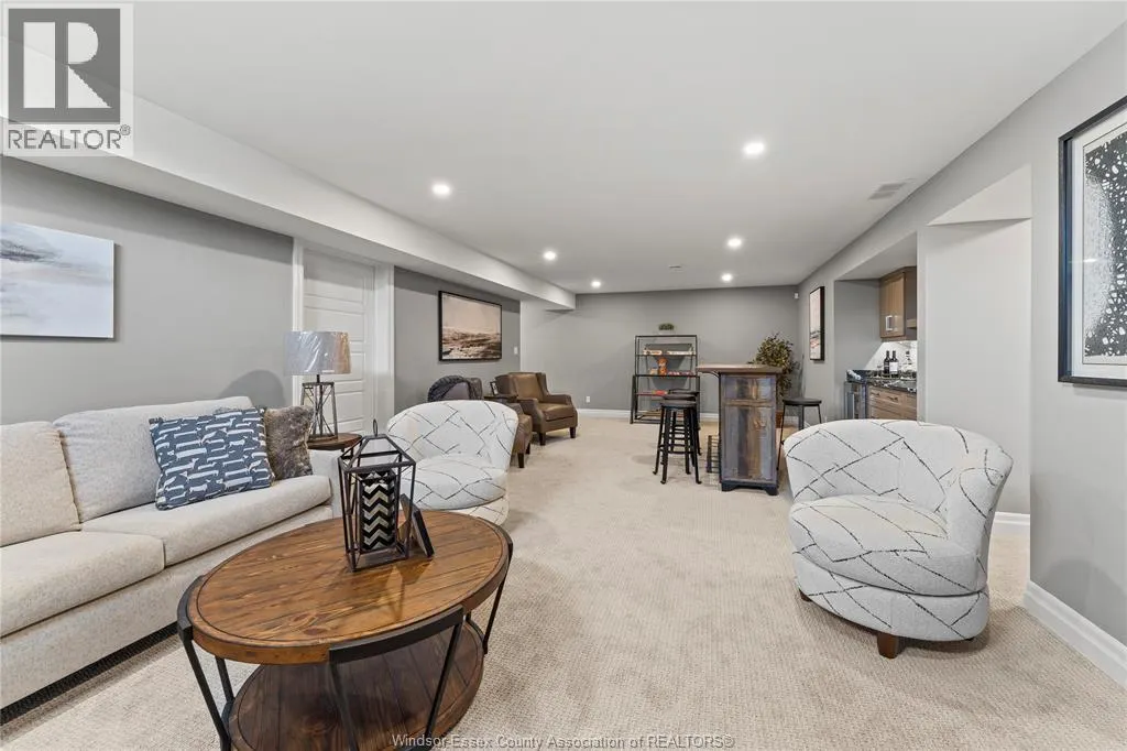 60 Redwood AVENUE