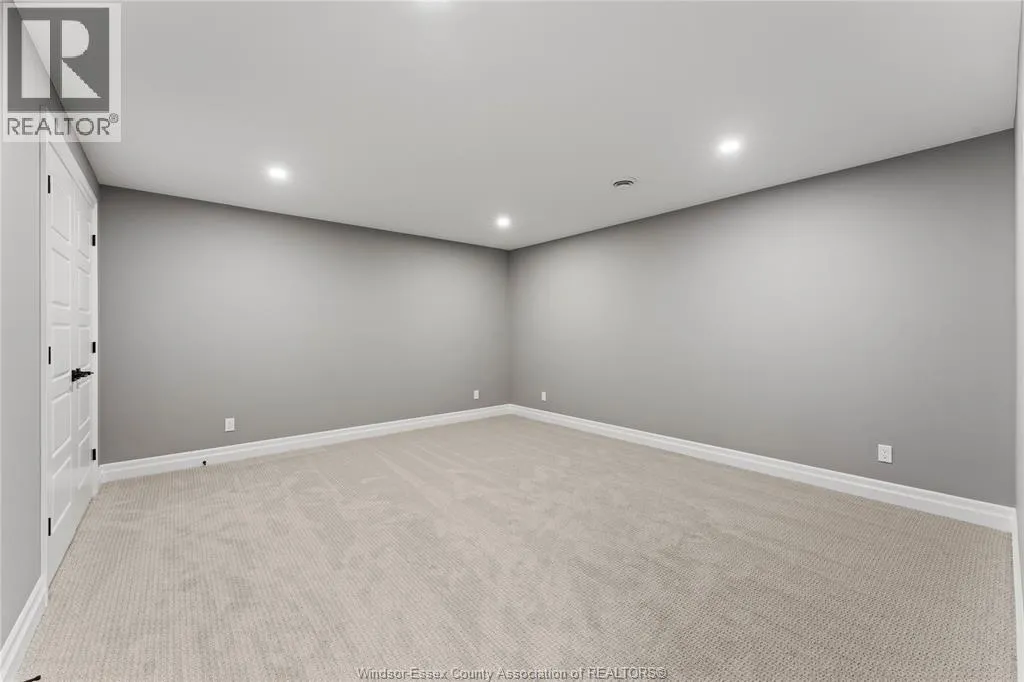 60 Redwood AVENUE