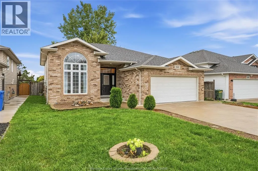 124 HIGGINS CRESCENT