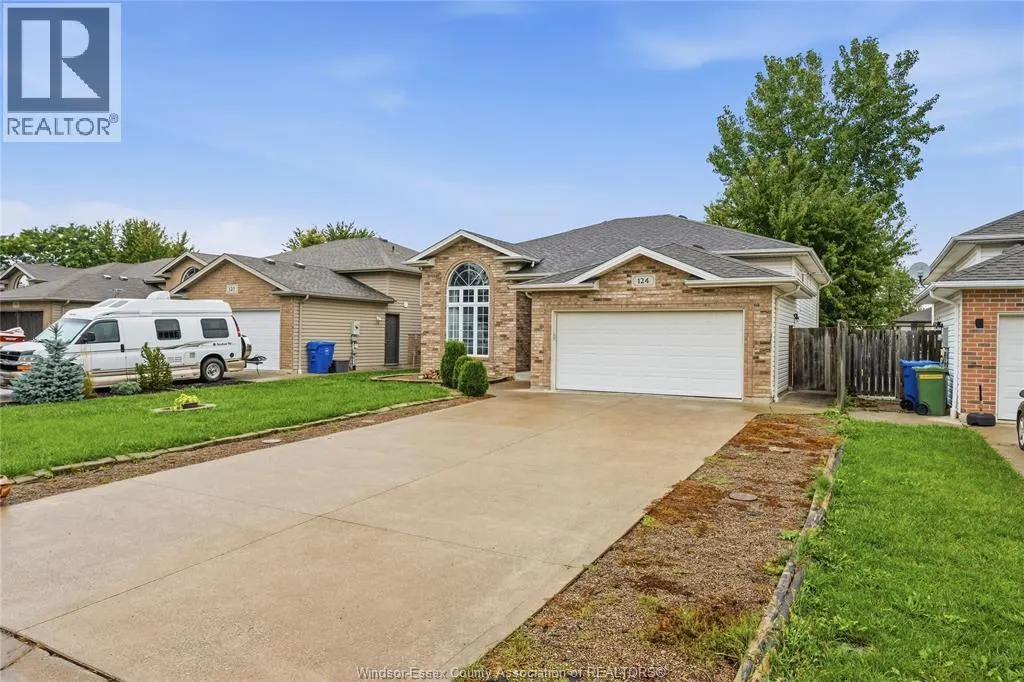 124 HIGGINS CRESCENT