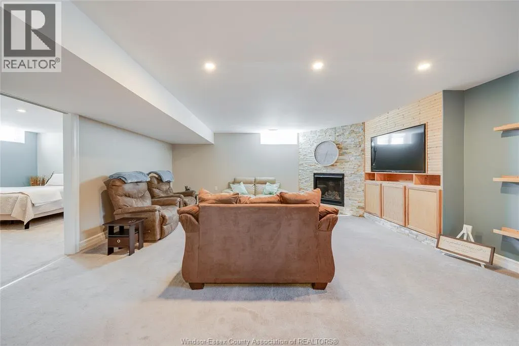 35 MARSHWOODS BOULEVARD