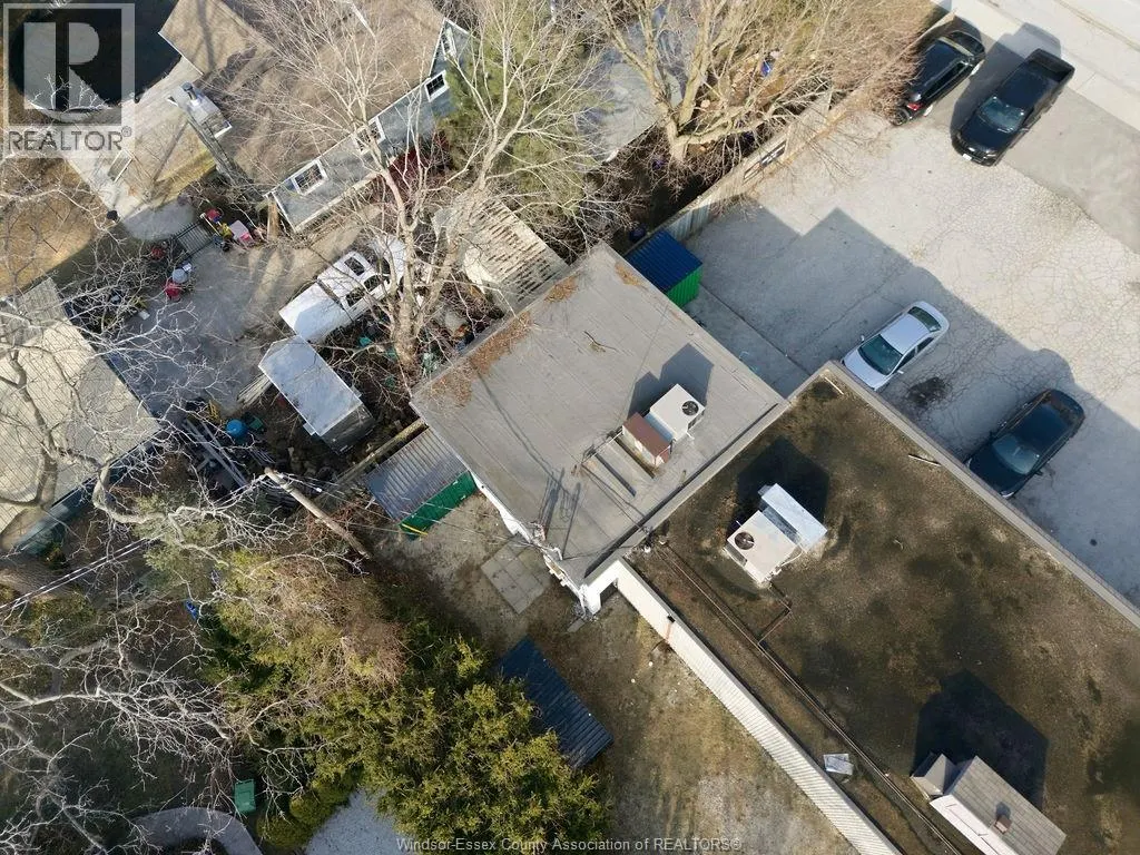 122 DIVISION STREET South