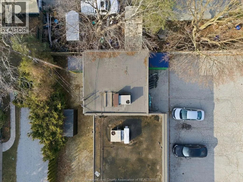 122 DIVISION STREET South