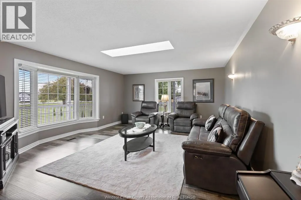 2208 COUNTY RD 20 West