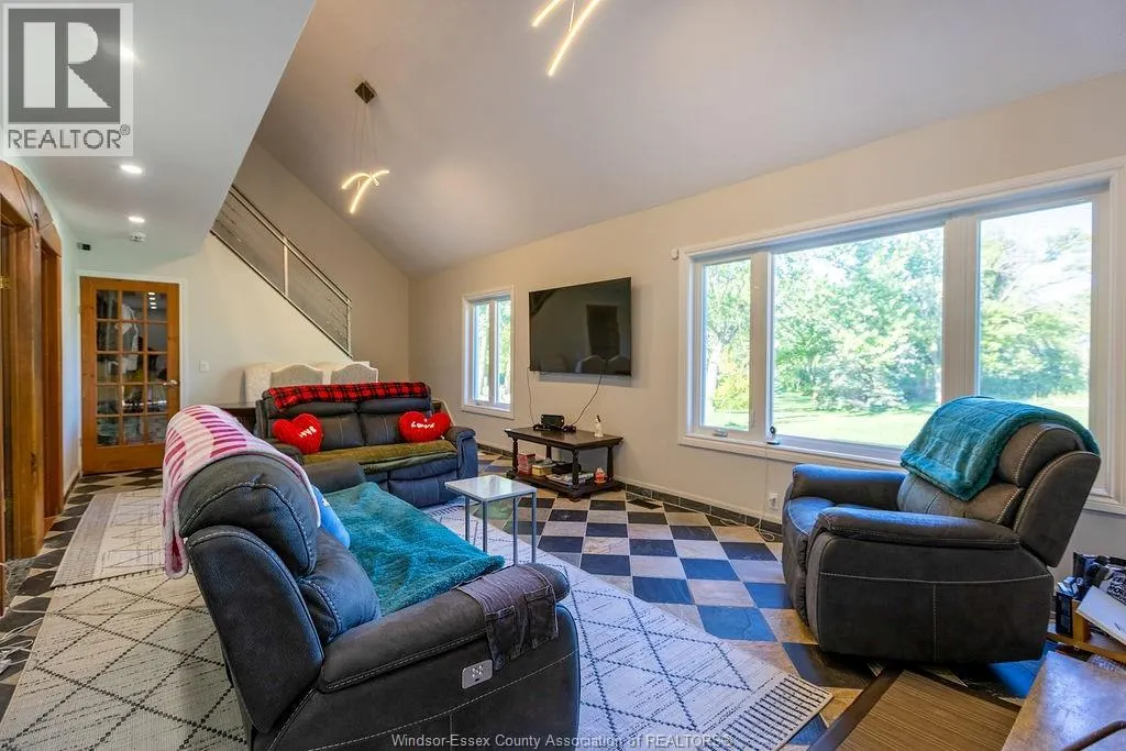 2040 FRONT ROAD North