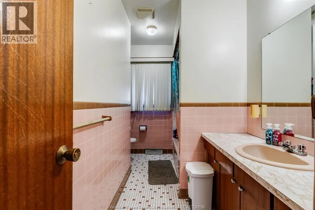 85 Lutsch AVENUE