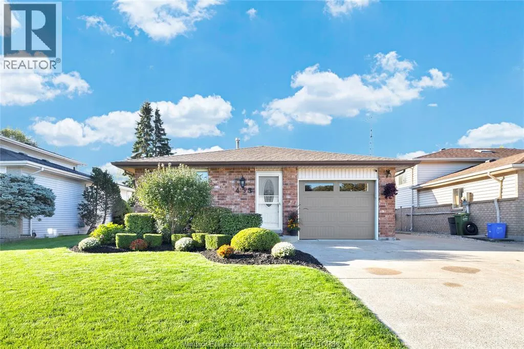 458 DESJARDINS CRESCENT
