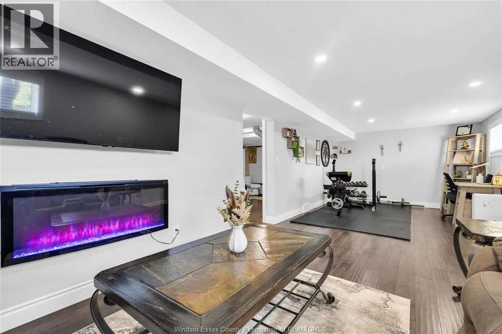 458 DESJARDINS CRESCENT