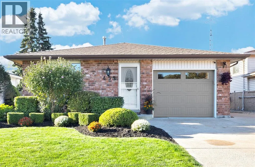 458 DESJARDINS CRESCENT