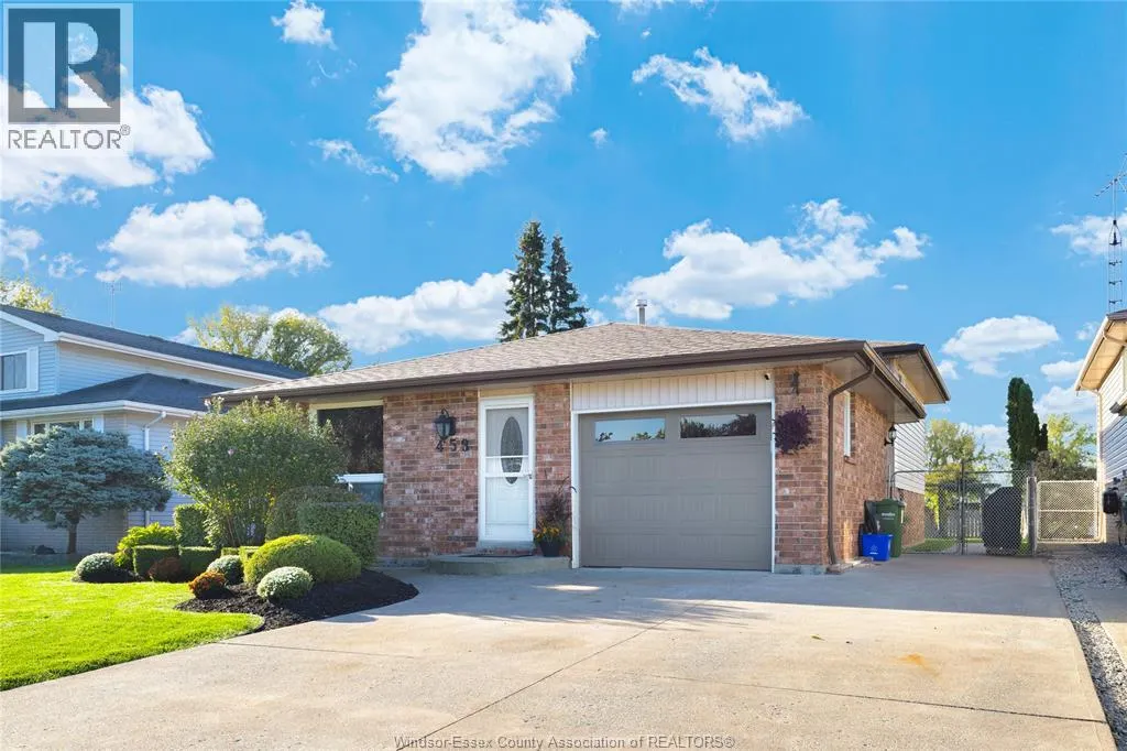 458 DESJARDINS CRESCENT
