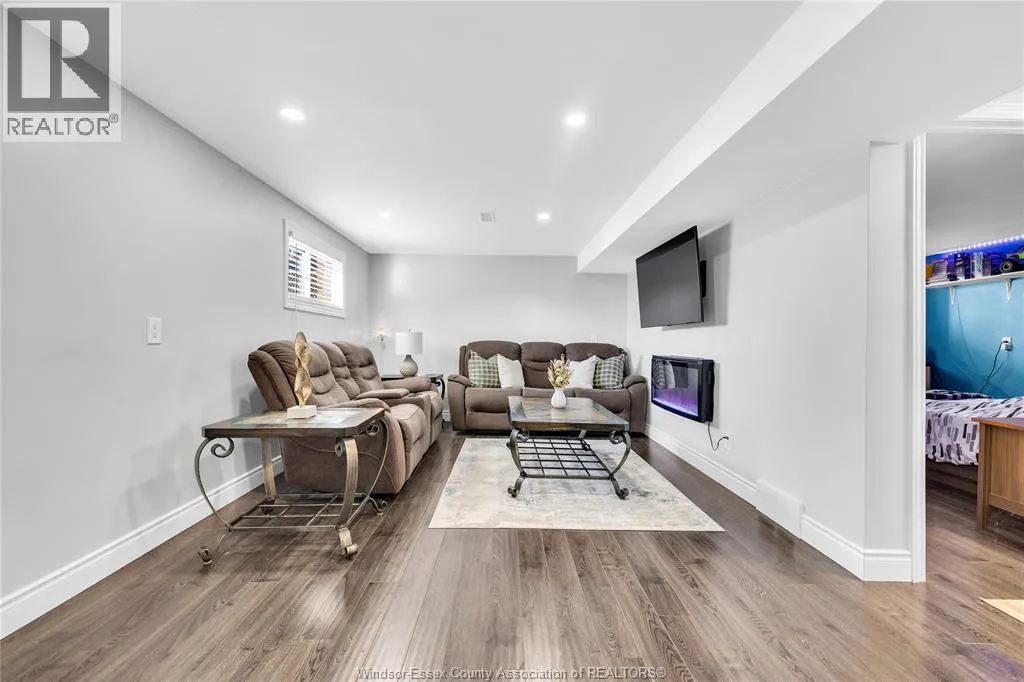 458 DESJARDINS CRESCENT