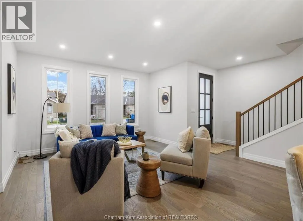 866 Park AVENUE West