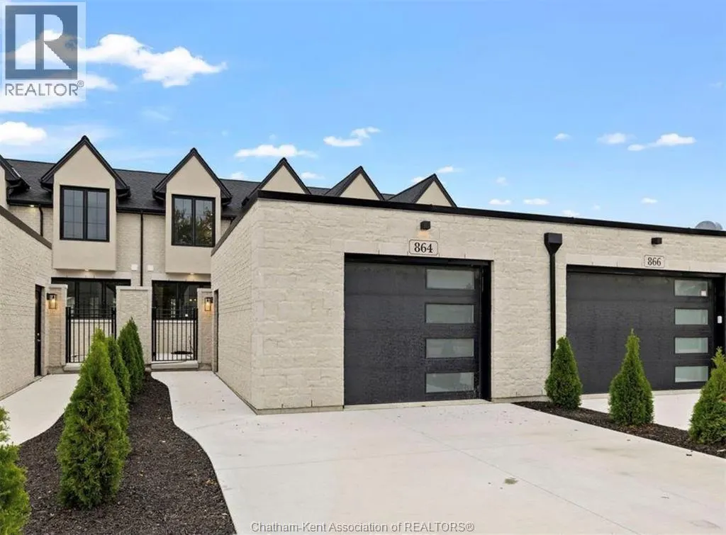 866 Park AVENUE West