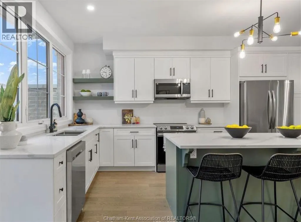 866 Park AVENUE West